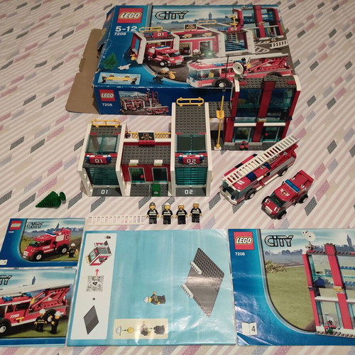 Lego City 7208 like new with instructions and box