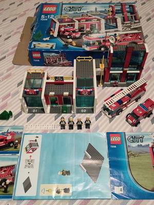 Lego City 7208 like new with instructions and box