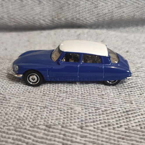 Matchbox 1968 Citroen DS toy car used