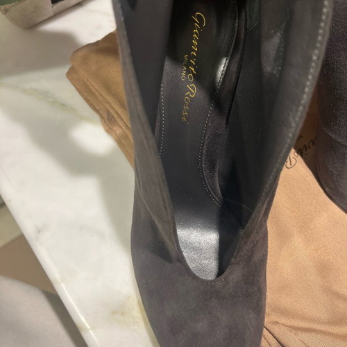 Gianvito Rossi suede pumps like new, gray, size 37.5