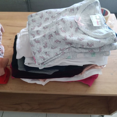 Girls' clothing set used, 3-4 years, leggings and tops