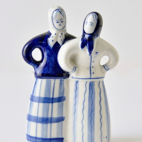 Gzhel Russian Soviet porcelain figurine like new