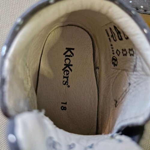Kickers baby shoes for girl size 18 like new