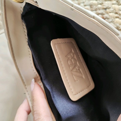 Zara shoulder bag with chain like new, beige