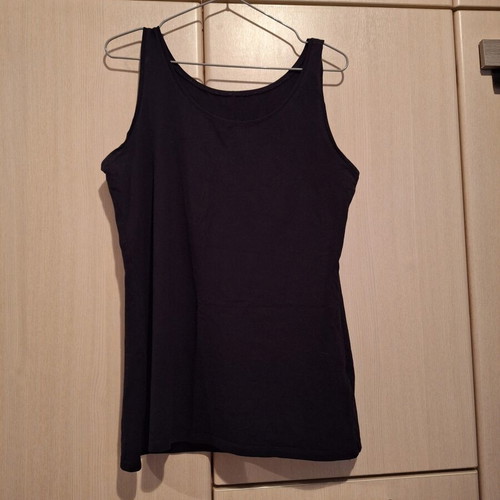 Set of 3 sleeveless tops used, Intimissimi and black cotton
