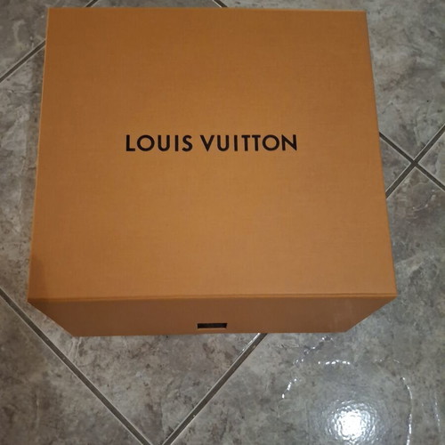 Louis Vuitton packaging box new, 30×27×15 cm, imperial saffron