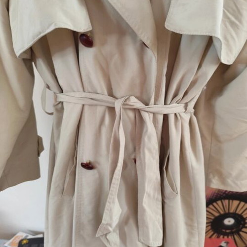 Beige trench coat size 48, like new