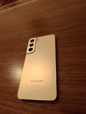 Samsung Galaxy S22 smartphone with minor corner crack