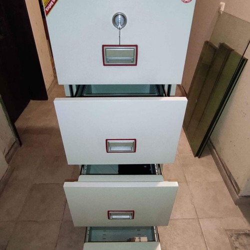 Technomax Technofire fireproof drawer cabinet with 4 drawers and key like new