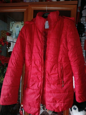 Red jacket like new with fur, size XL