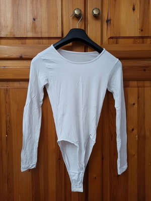 Long-sleeve white bodysuit like new, size S