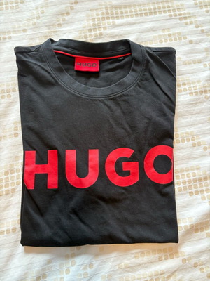 Hugo Boss t shirt new, size M, black and red