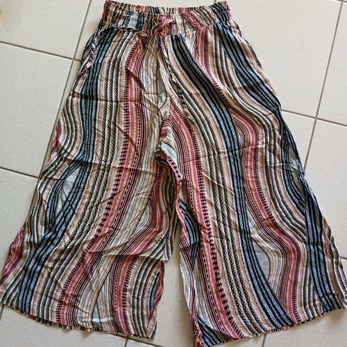 Zip Culotte Capri Like New with Bright Colors S/M