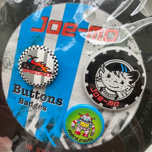 Joe Mo pins new, sealed pack of 3