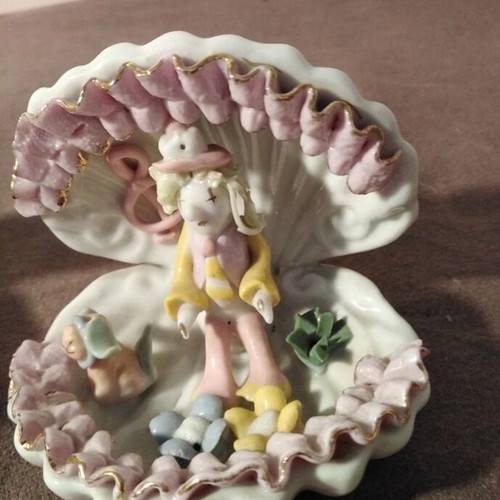 Italian porcelain figurines set of 2 like new