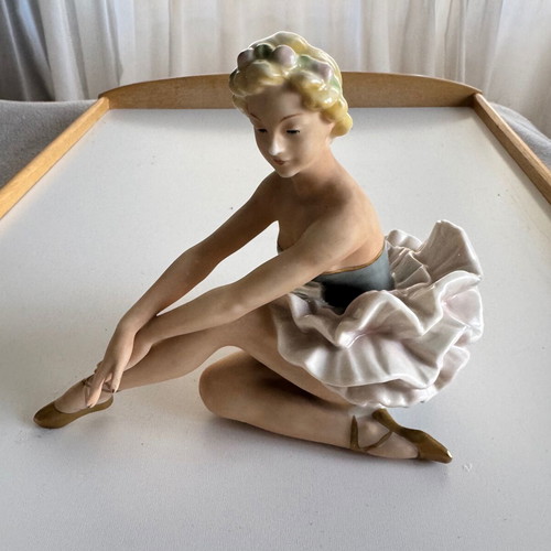 Wallendorfen porcelain ballerina figurine used, hand-painted details