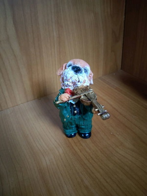 Decorative dog figure with violin like new