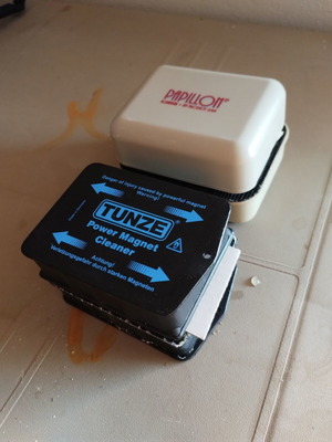 Tunze 220.015 and Papillon Aquarium Cleaning Magnets like new with Tetra blades gift