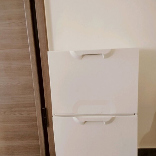 Plastic shoe racks, 2 pieces, white color like new