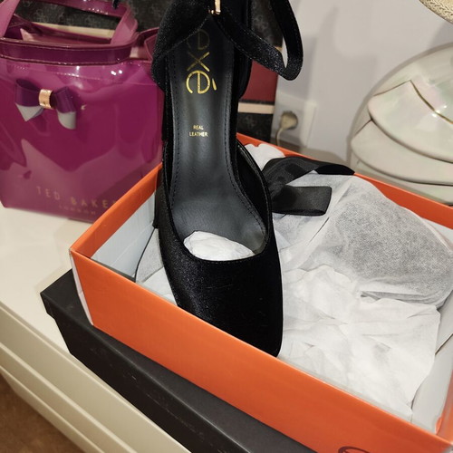 Exe velvet pumps with strap, like new, black