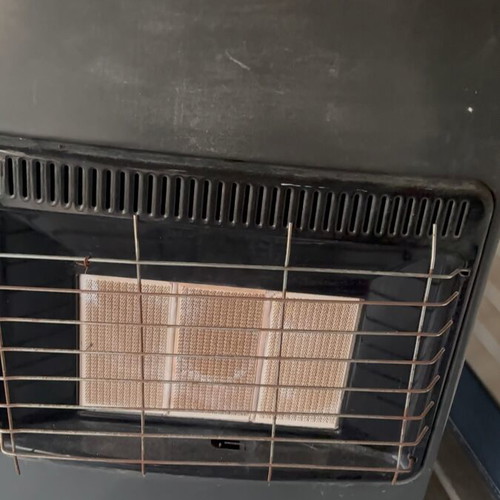Gas heater used with empty bottle and wear