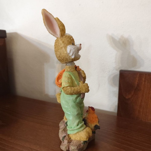Decorative rabbit set like new with spring