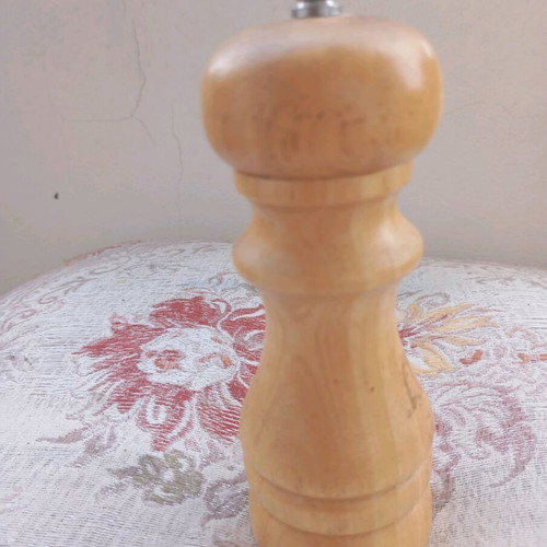 Handmade pepper grinder like new, large wooden