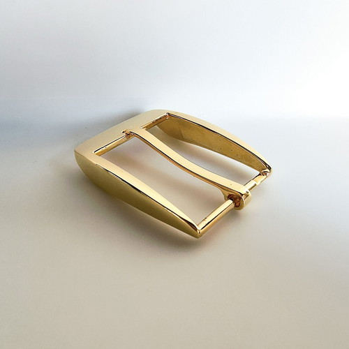 Metal belt buckle with tongue, gold color