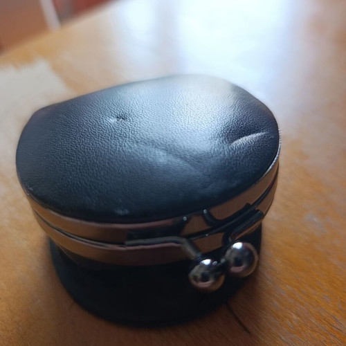 Leather coin wallet like new, black