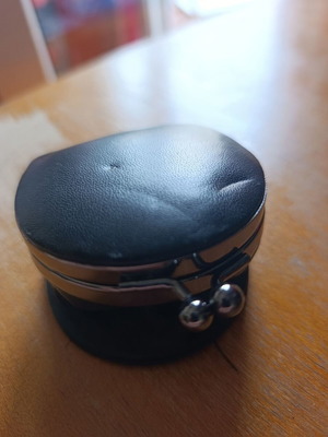 Leather coin wallet like new, black