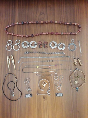 Bijoux assorted, like new, colorful set