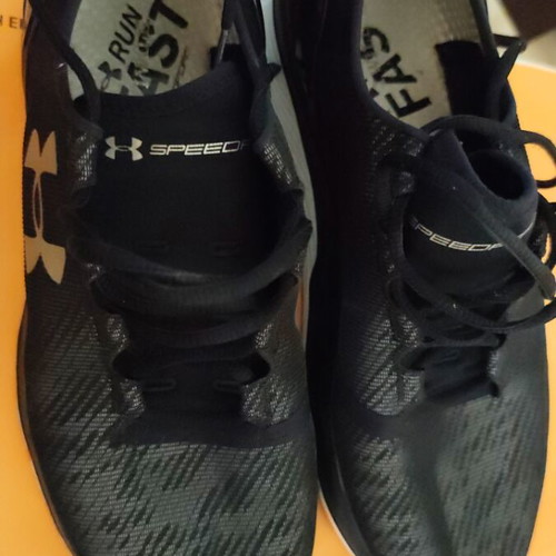 Under Armour black athletic shoes size 45.5 like new