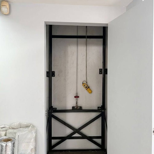 Commercial Store in Piraeus Kaminia with Mezzanine and Luxury Features
