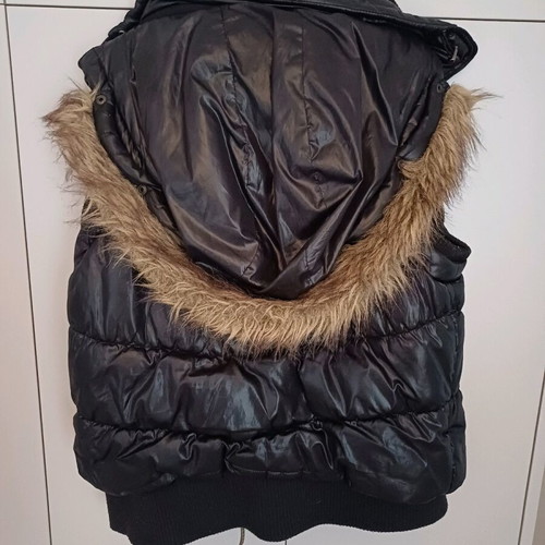 Sleeveless jacket like new, black, size M