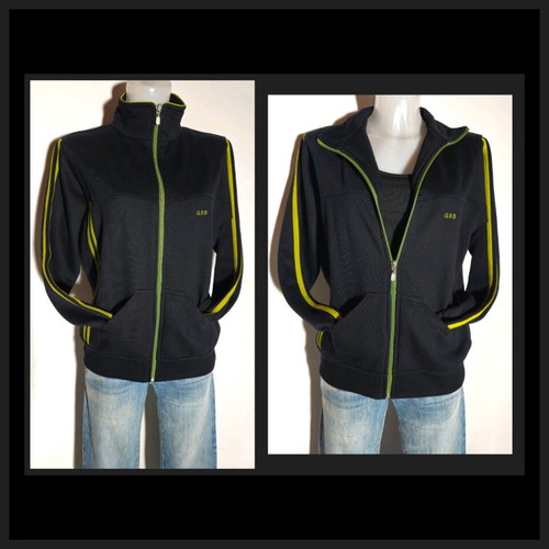 Unisex track jacket size M in excellent condition, black with fleece