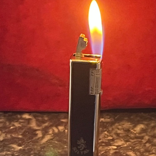 Vintage 1970s Kingstar- Venus gas lighter used