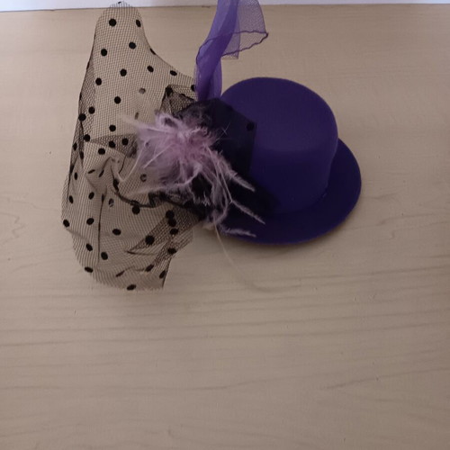 Carnival hat like new