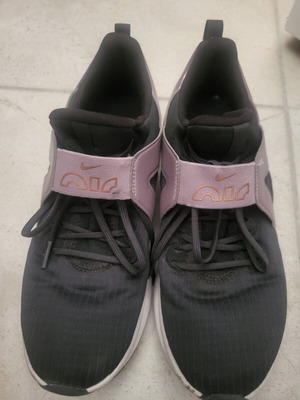 Nike shoes size 39 used, athletic style