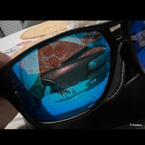 R2 Model tr 90 sunglasses used, black and blue