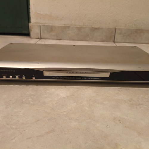Hitachi DVD player