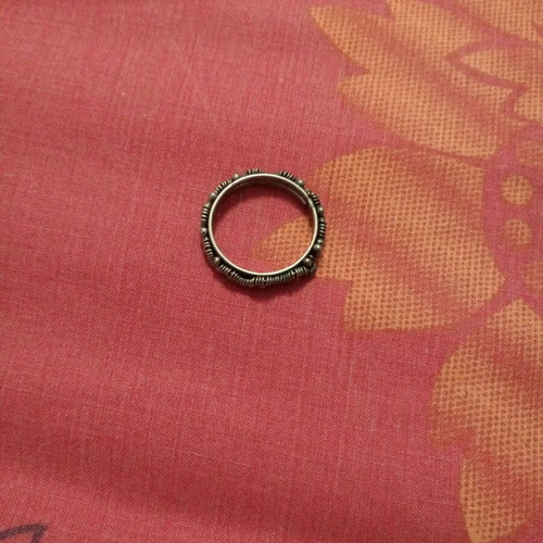 Fo ring with wire and spheres like new