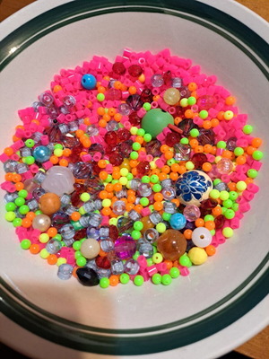 Beads like new, mixed glass, wood and acrylic, 258g