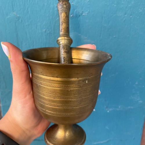 Bronze mortar used with pestle