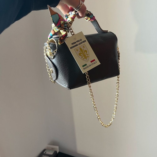 Leather handheld bag new Made In Italia