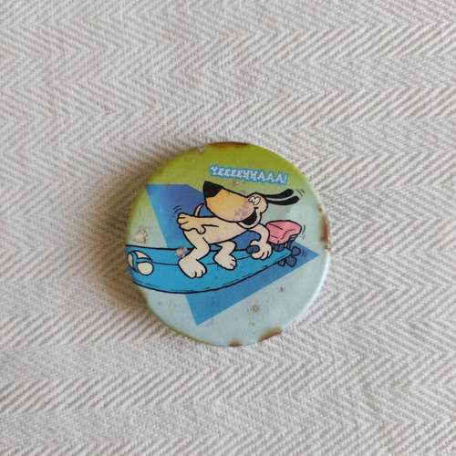 Children's cartoon dog pin badge used in moderate condition