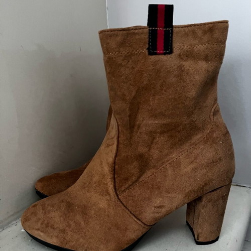 Women's boots new, size 39, brown