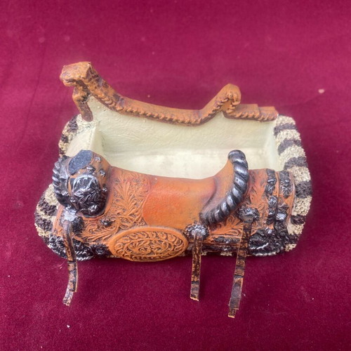 Decorative card holder saddle-shaped new