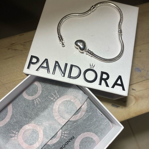 Pandora silver bracelet like new with heart clasp and snake chain 18 cm