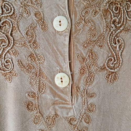 Eif sleeveless top beige embroidered size M like new