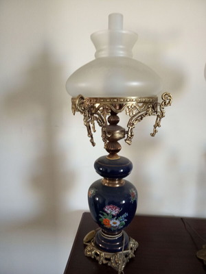Lamp made of metal and porcelain like new with original oval glass